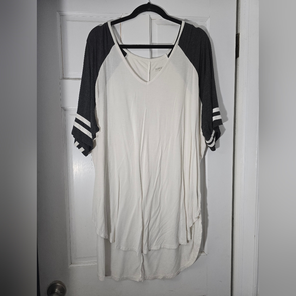 Torrid Sz 4 Favorite Tunic Super Soft V-Neck Tunic Tee